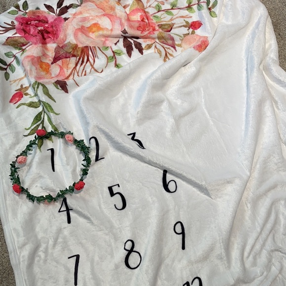 New white floral boho Baby month blanket - Picture 3 of 3